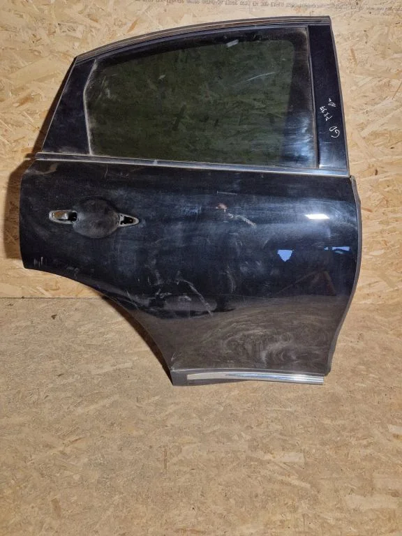 Rear door – right