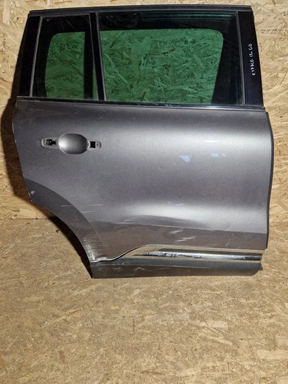 Rear door – right