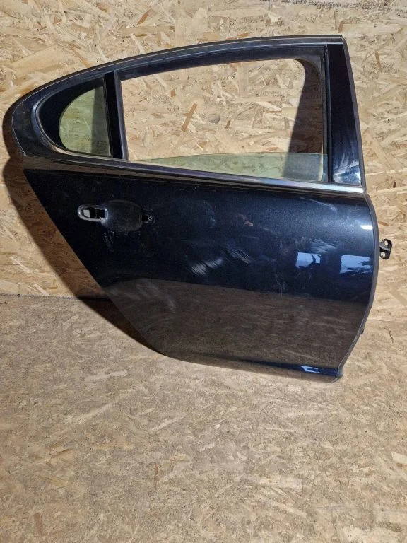 Rear door – right