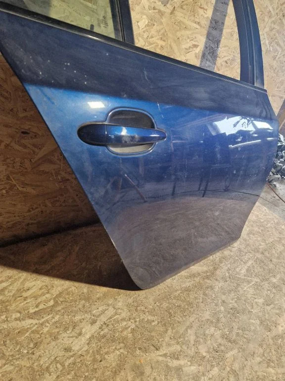 Rear door – right