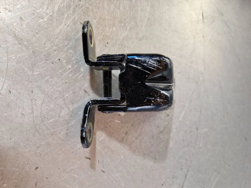 Rear door upper hinge – Nissan X-Trail T32 (2014-2021)