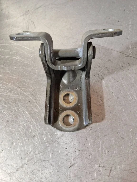 Rear door upper hinge – Nissan Qashqai (2014-2016)