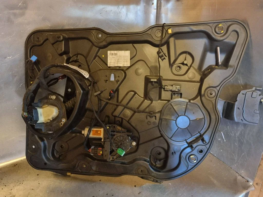 Rear door lock 04589558AA