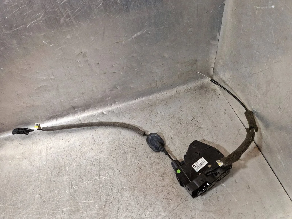 Rear door lock 825017971R