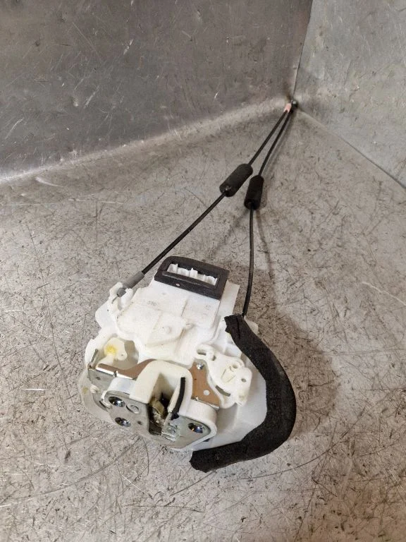 Rear door lock 08705