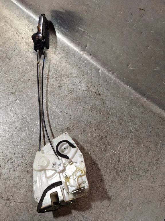 Rear door lock 8230279J21