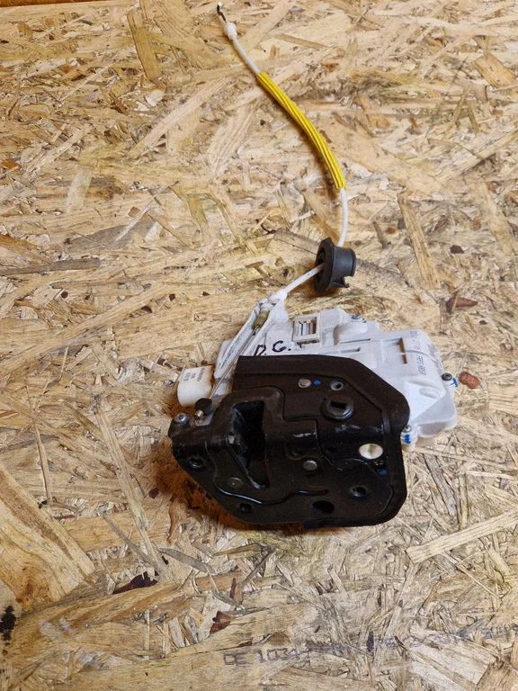 Rear door lock 8E0839016AA