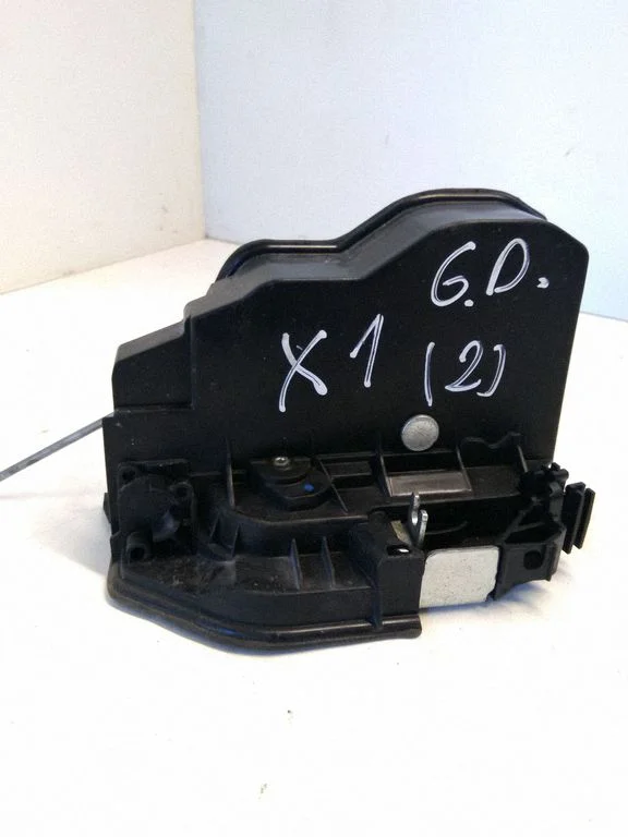 Rear door lock 7229460