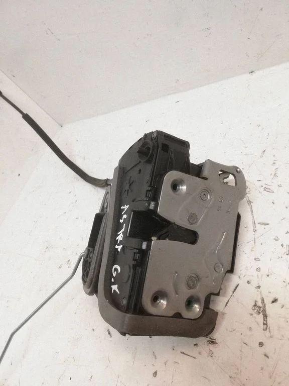 Rear door lock 13598364