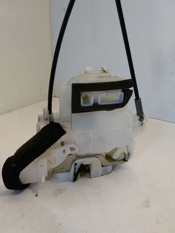 Rear door lock – left