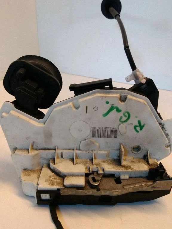 Rear door lock – Volkswagen Golf Plus (2005-2013)