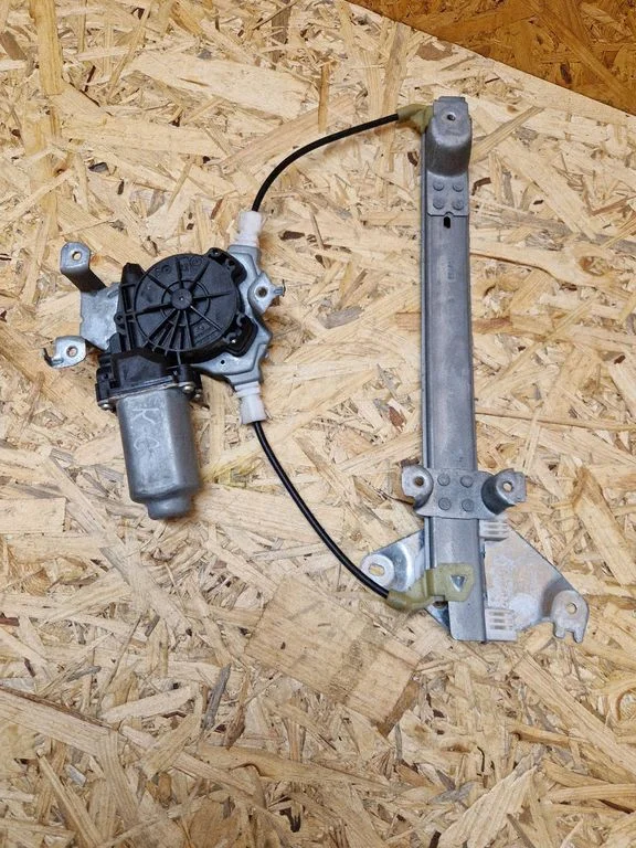 Tagaukse elektriline aknatõstuk mootoriga – Nissan Qashqai+2 (2008-2010)