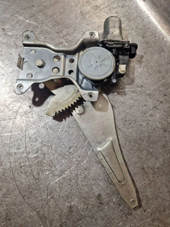 Rear door window regulator with motor 8356079J00