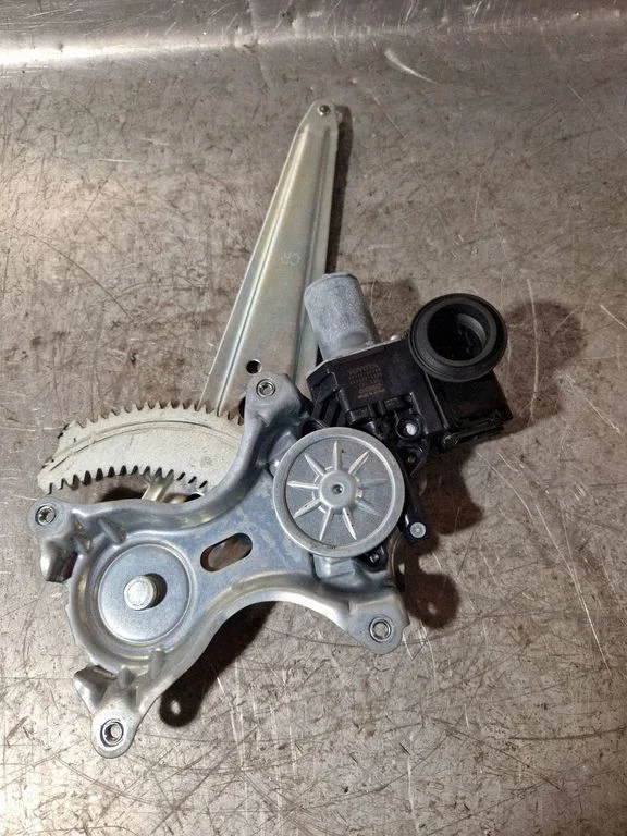 Rear door window regulator with motor 8572033300