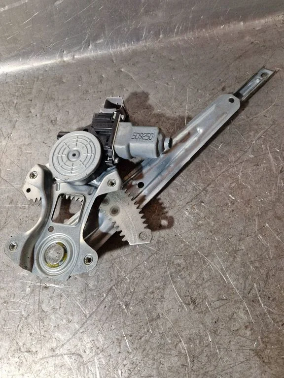 Rear door window regulator with motor – Nissan Juke I F15 (2010-2018)