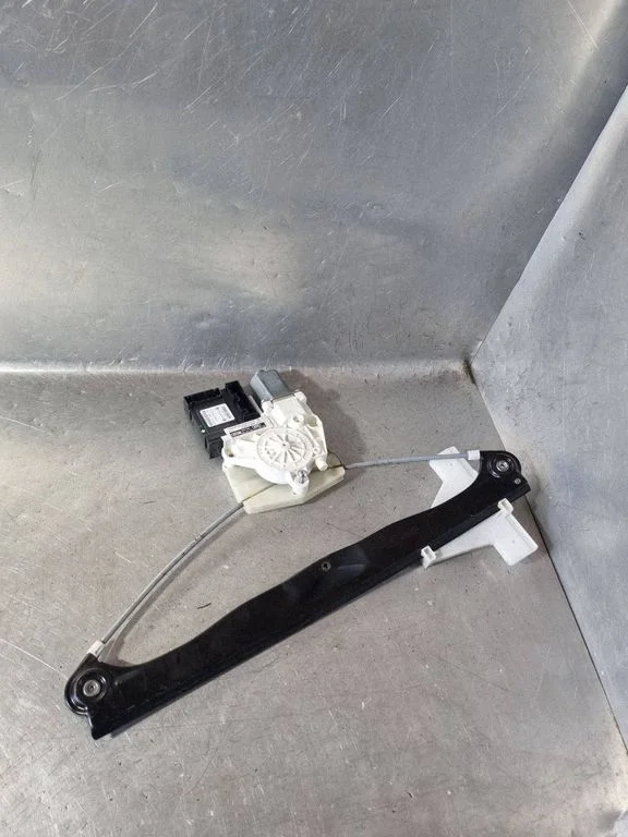Rear door window regulator with motor 8P4959802D