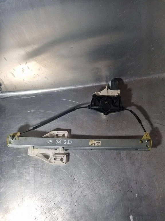 Tagaukse elektriline aknatõstuk mootoriga 8R0889462B