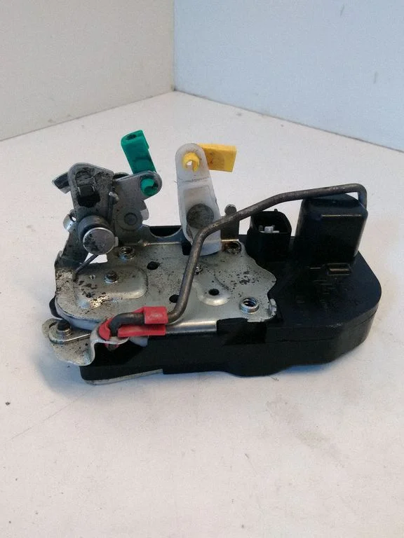 Rear door lock – left