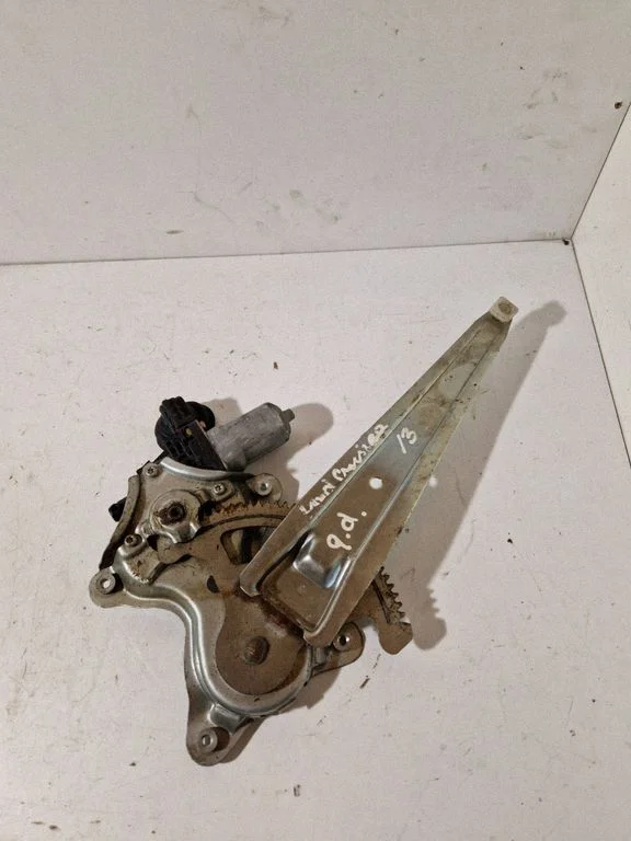 Rear door window regulator with motor – Toyota Land Cruiser (J120) (2002-2009)