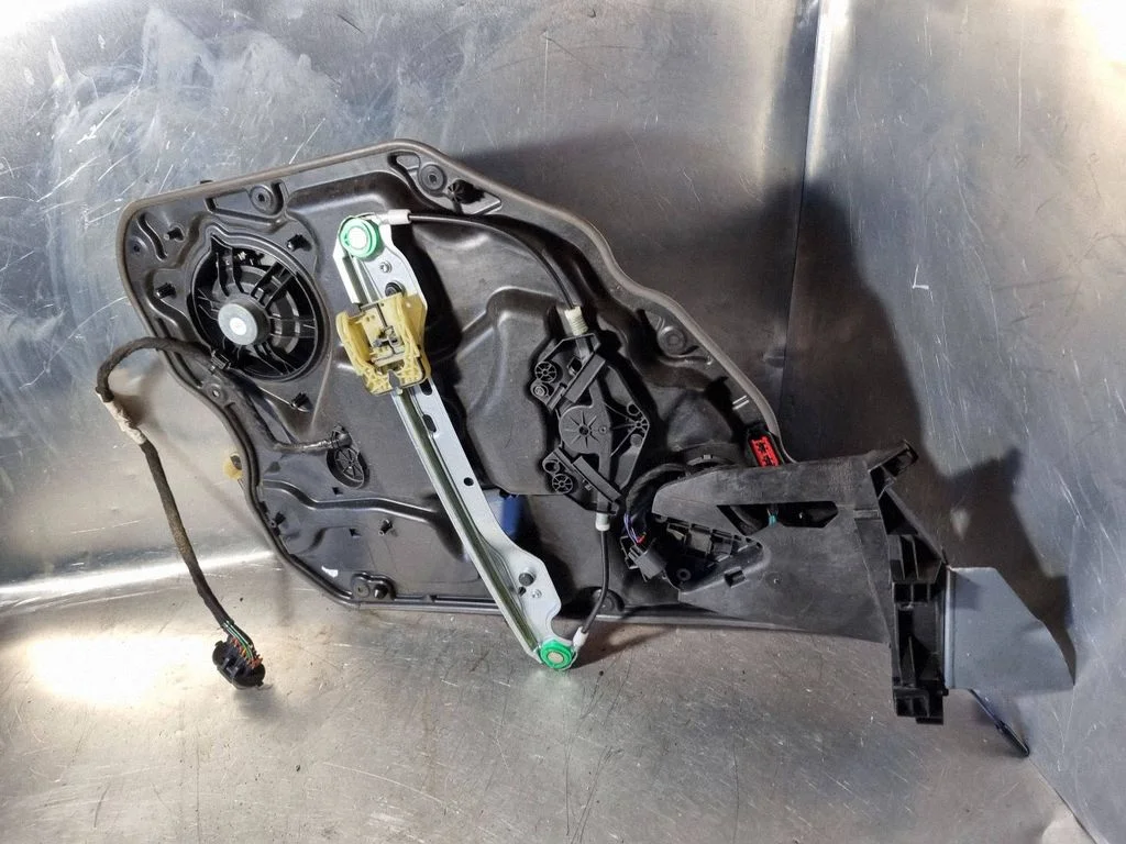 Rear door window regulator with motor 30753330