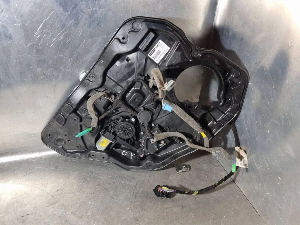 Rear door window regulator with motor 20150108