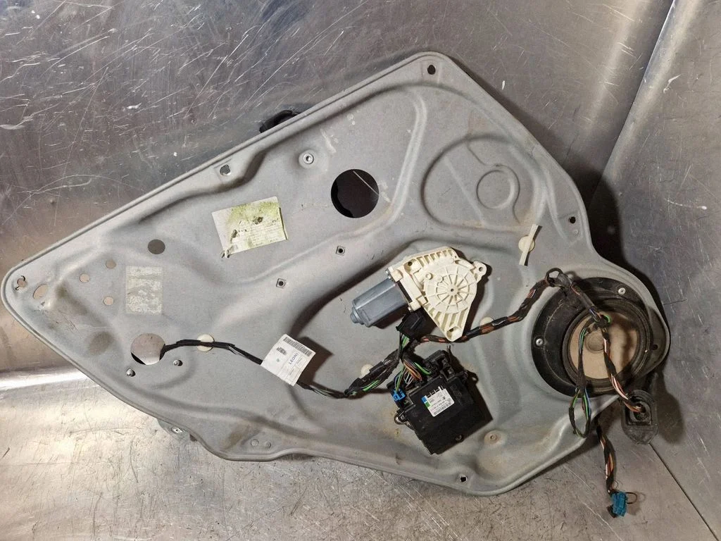 Rear door window regulator with motor – Mercedes-Benz B-Class W245 (2005-2011)