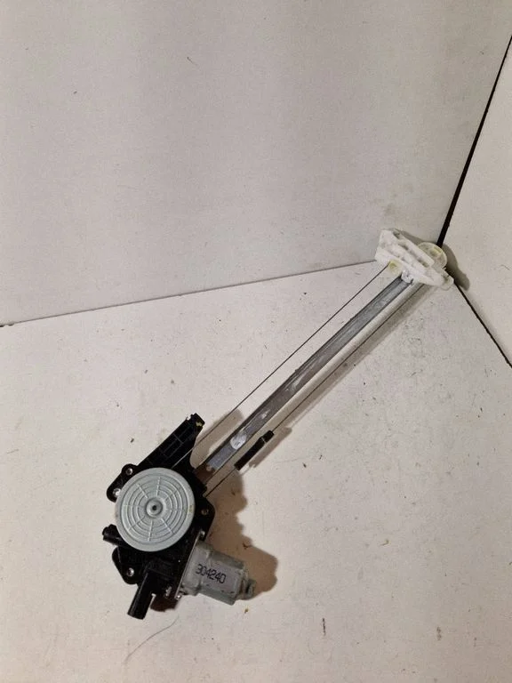 Rear door window regulator with motor – Honda CR-V (2013-2016)