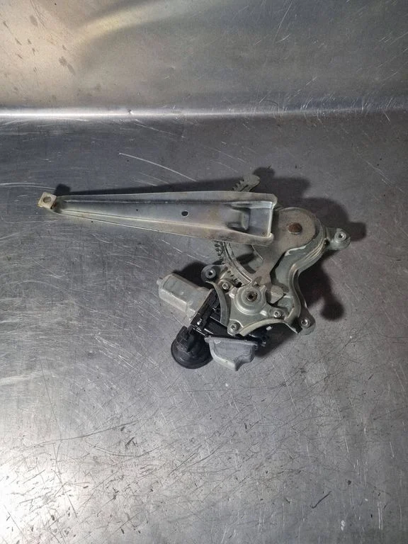 Rear door window regulator with motor – Toyota Land Cruiser (J200) (2008-)