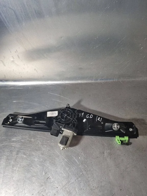 Rear door window regulator with motor 1060734