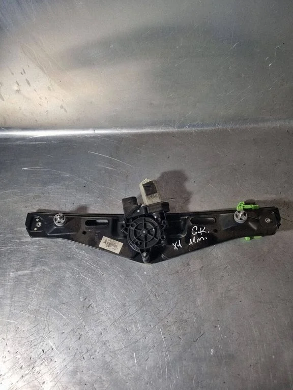 Rear door window regulator with motor 902630662