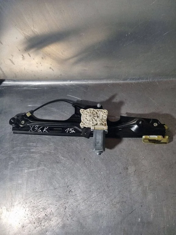 Rear door window regulator with motor C11468101A