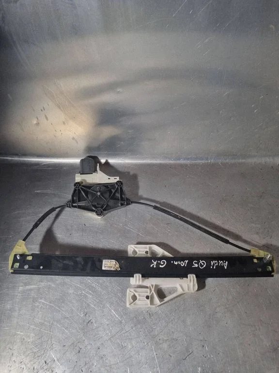 Rear door window regulator with motor 8R0839461