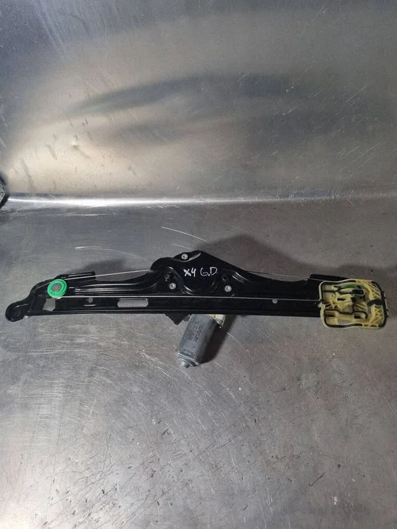 Rear door window regulator with motor C11469101