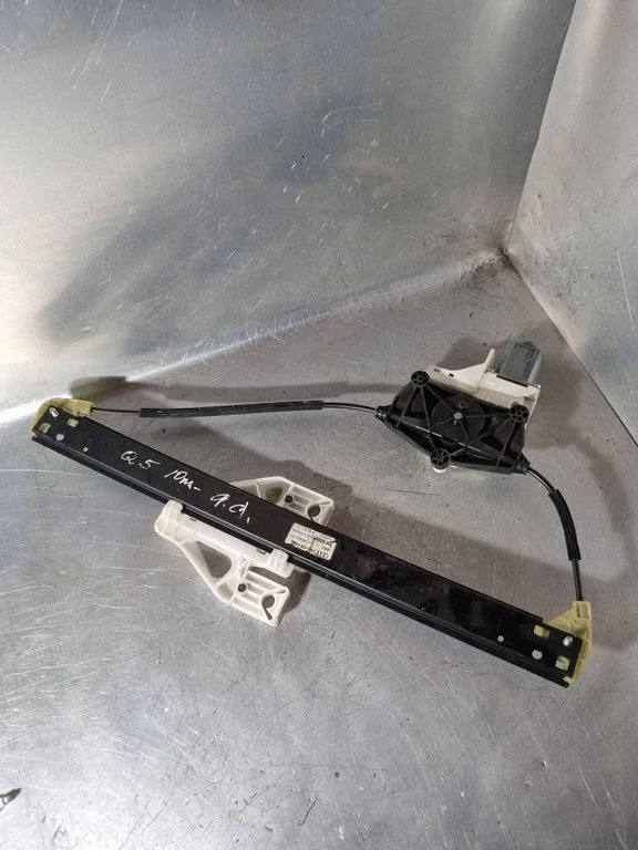 Rear door window regulator with motor 8F0839462D