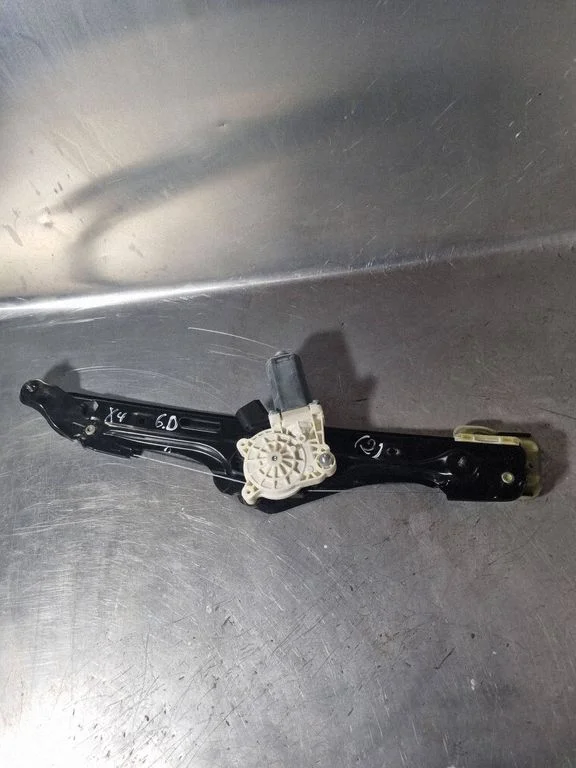 Rear door window regulator with motor C11469102
