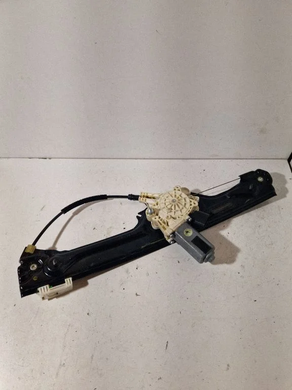 Rear door window regulator with motor 7197304