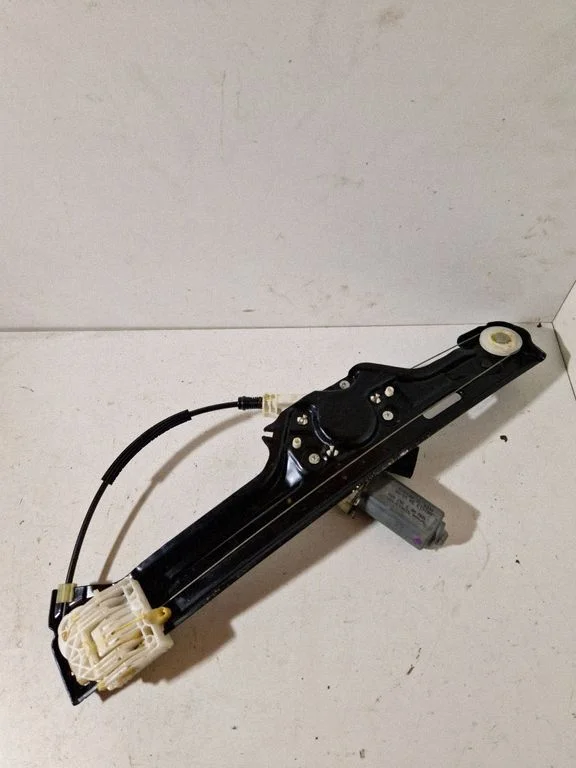 Rear door window regulator with motor 7197303