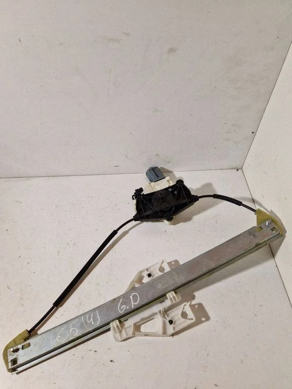 Rear door window regulator with motor 8K0959812