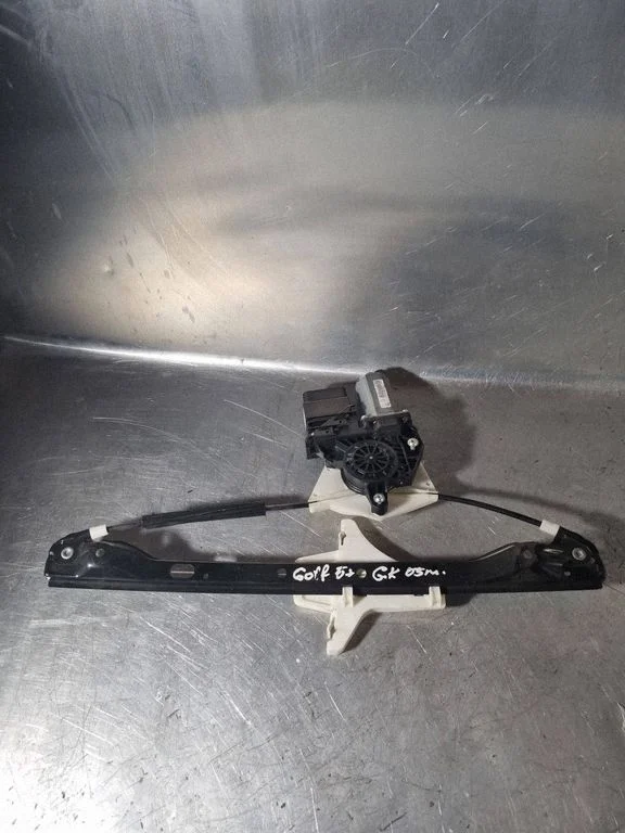 Rear door window regulator with motor 5M0839401B