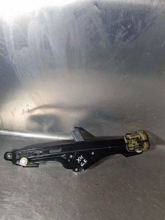 Rear door window regulator with motor C11468102