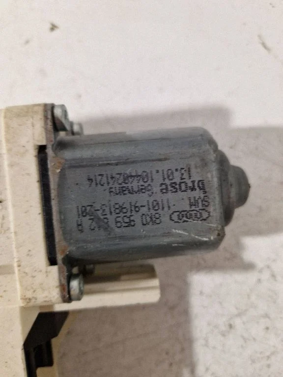 Tagaukse elektriline aknatõstuk mootoriga – Audi A4 Allroad B8 (2008-2016)