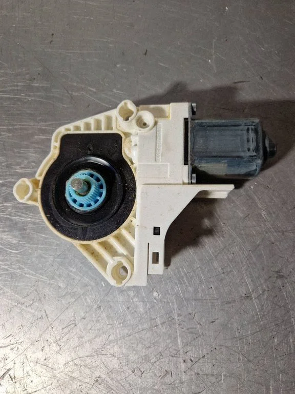 Rear door window regulator motor – Audi A6 S6 C7 4G (2011-2018)