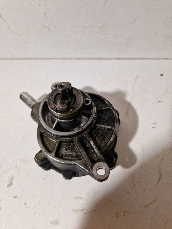 Vacuum pump LA1231052