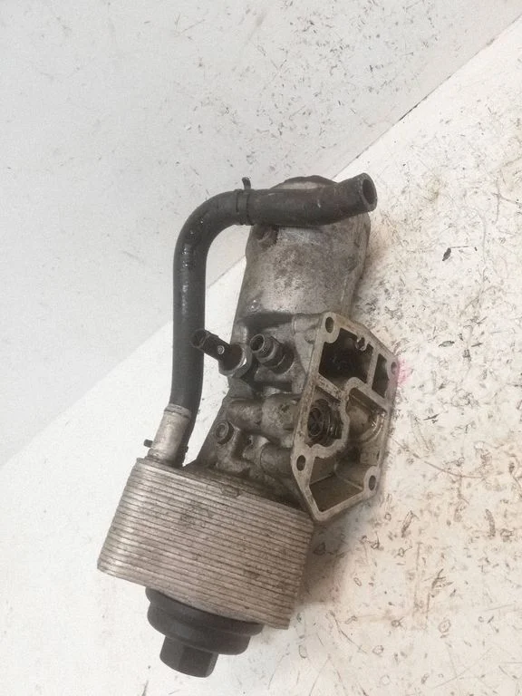 Oil filter mounting bracket 045115389J