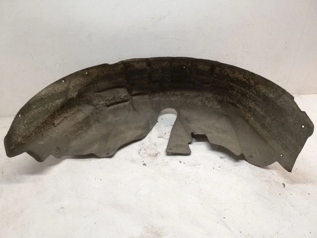 Rear arch fender liner splash guards