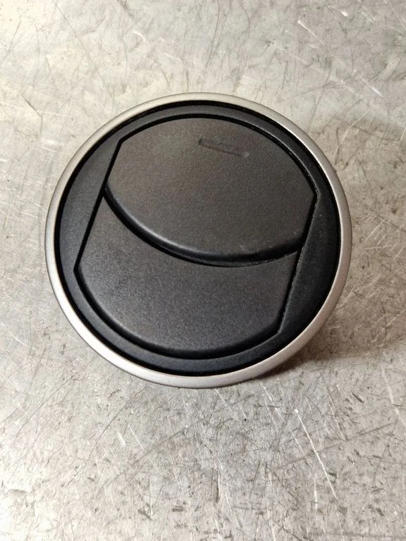Dash center air vent grill AS1D64730