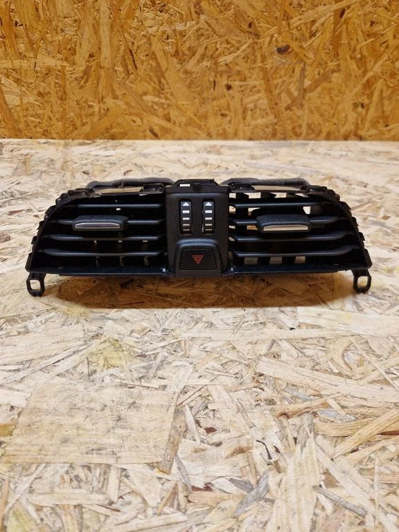 Dash center air vent grill H1BB19K617