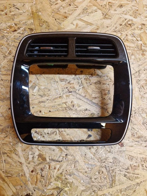 Dash center air vent grill 681005985R
