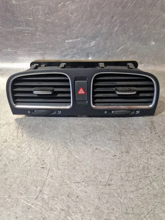 Dash center air vent grill 5K0815735D