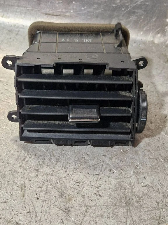 Dash center air vent grill K4366K6269